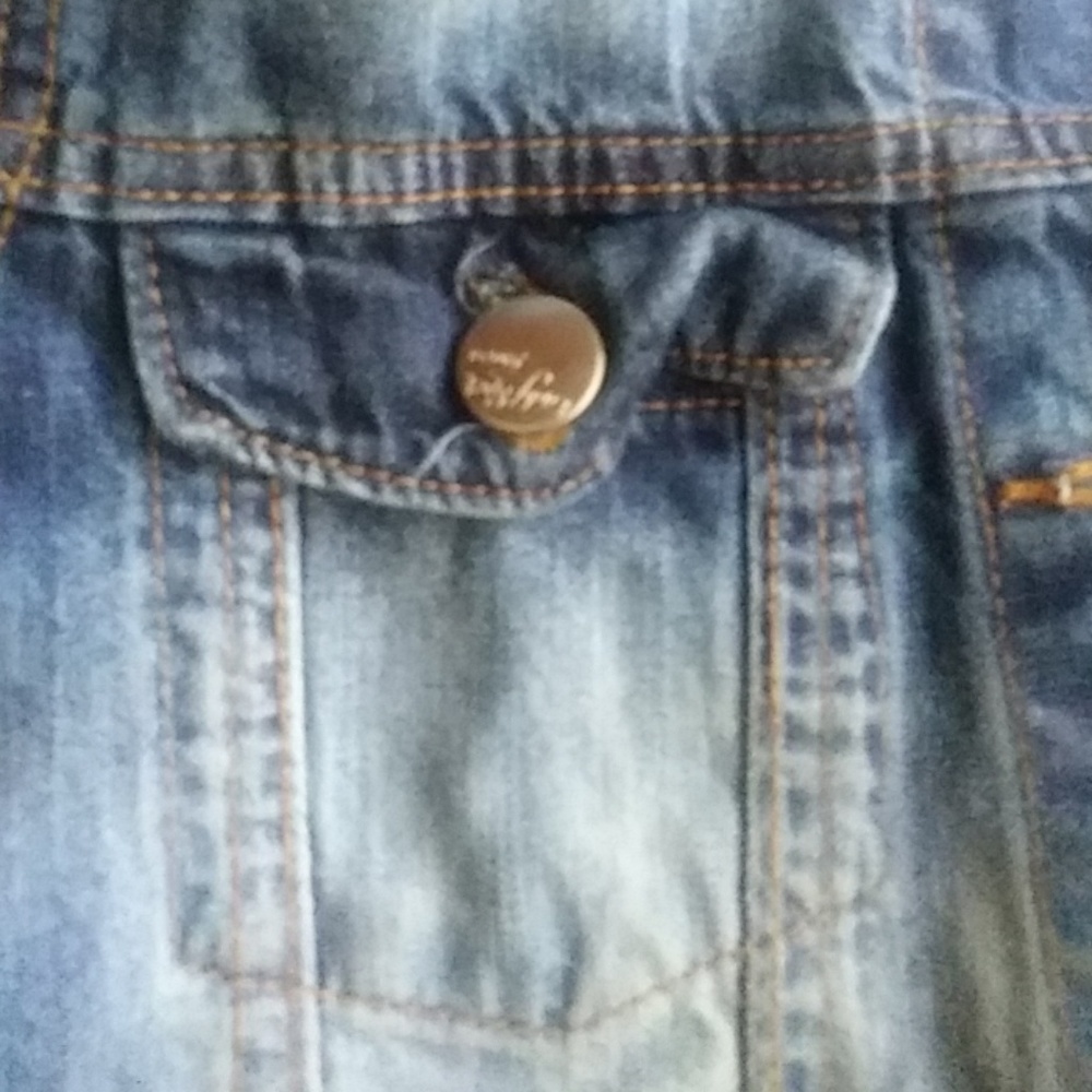 Distressed jean jacket - Picture 3 of 3
